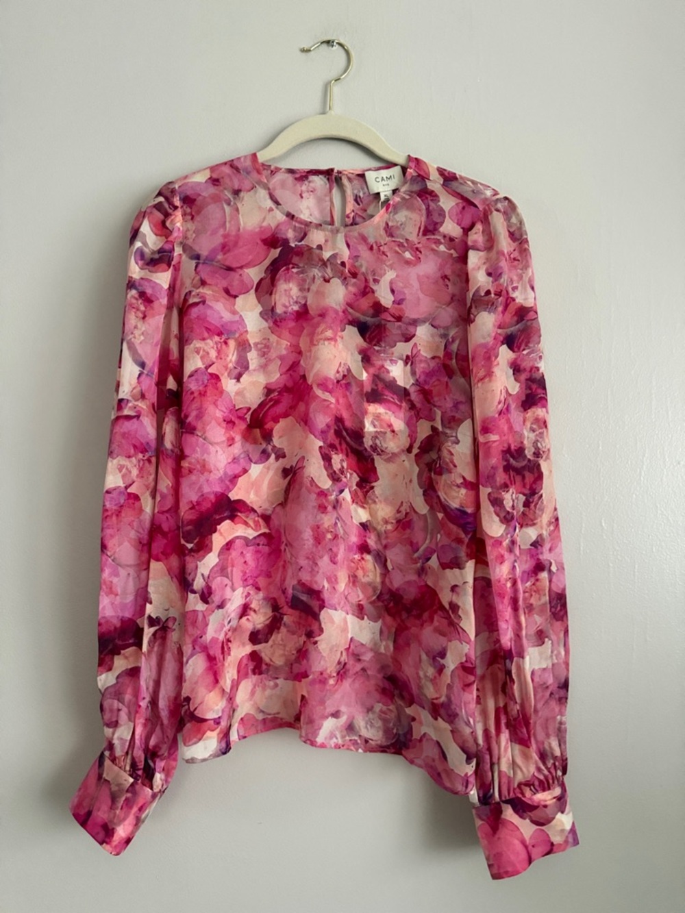 Beautiful silk blouse—labeled XL, but I think it fits like an M–L.
